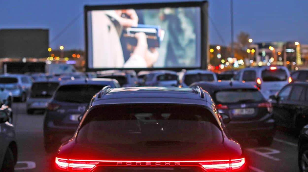 Dates at the drive-in cinema - getting to know each other during Corona