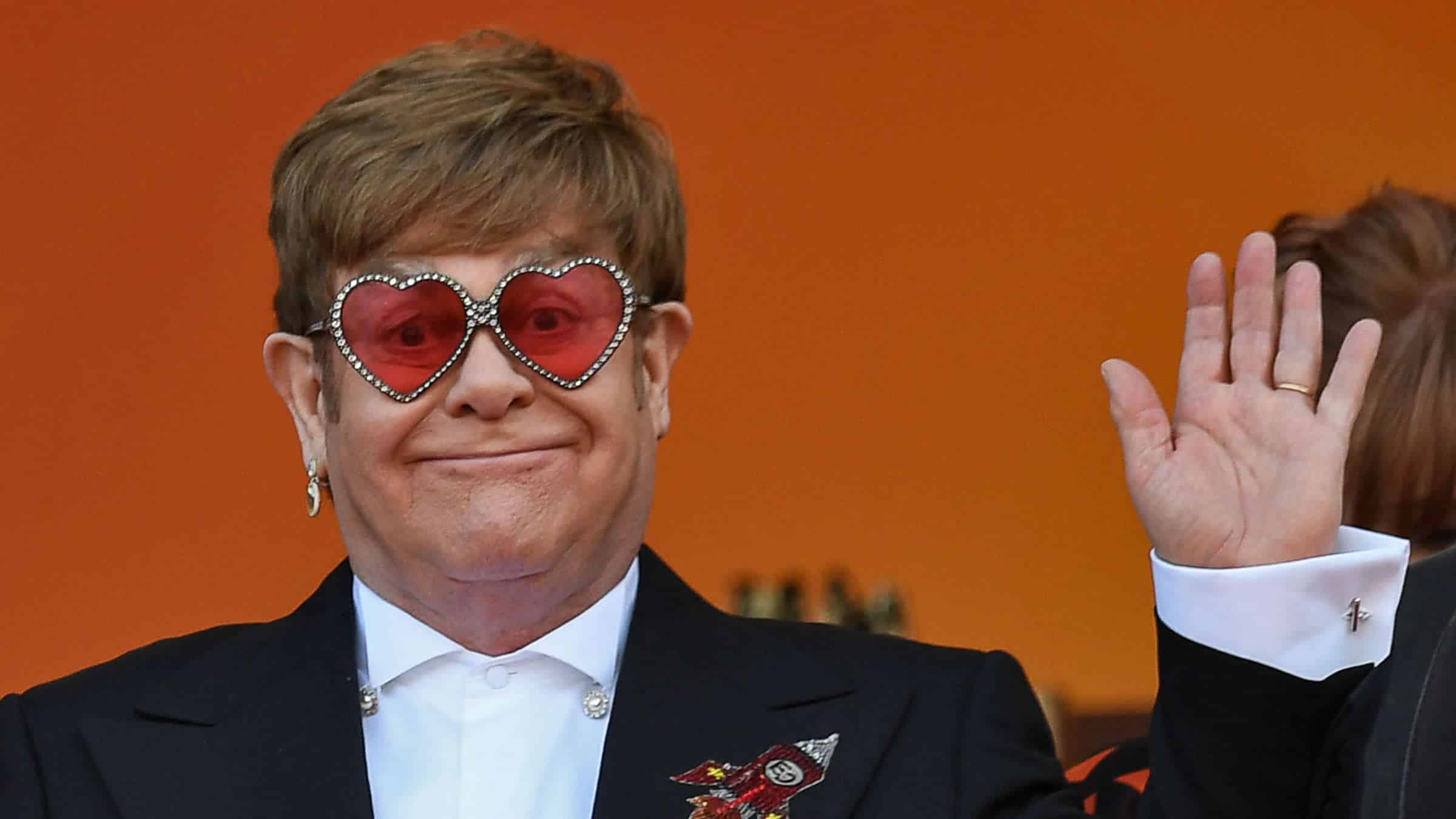 Sir Elton John recibe su propia moneda conmemorativa