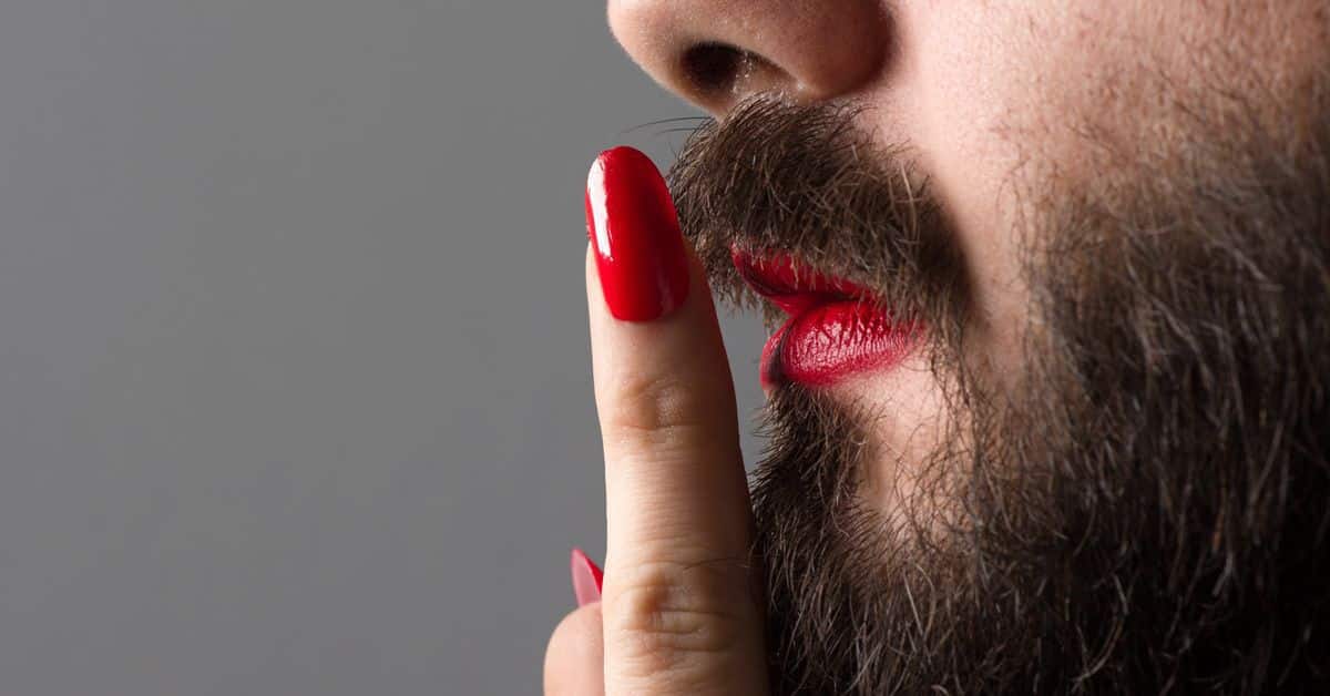 El esmalte de uñas para hombres es cada vez más popular