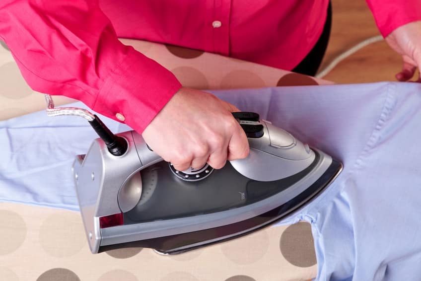 Planchar camisas más fácilmente gracias a una preparación adecuada