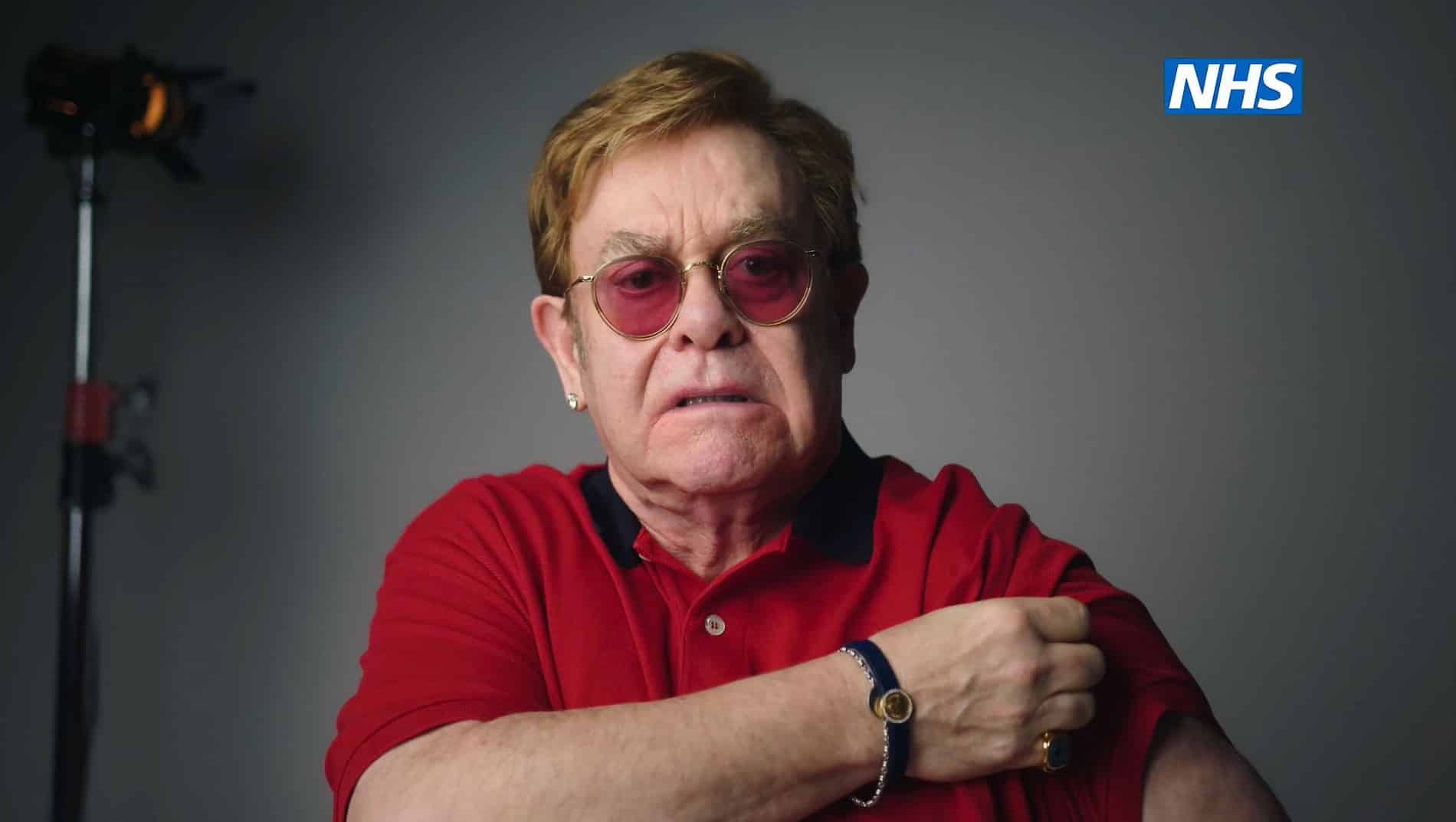  Elton John y Michael Caine promocionan la vacuna Corona